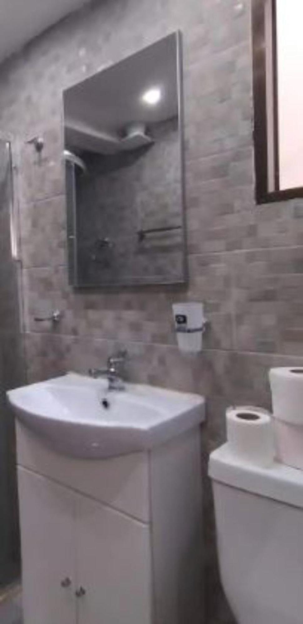 2 Bedroom Heart Of Center Appartement